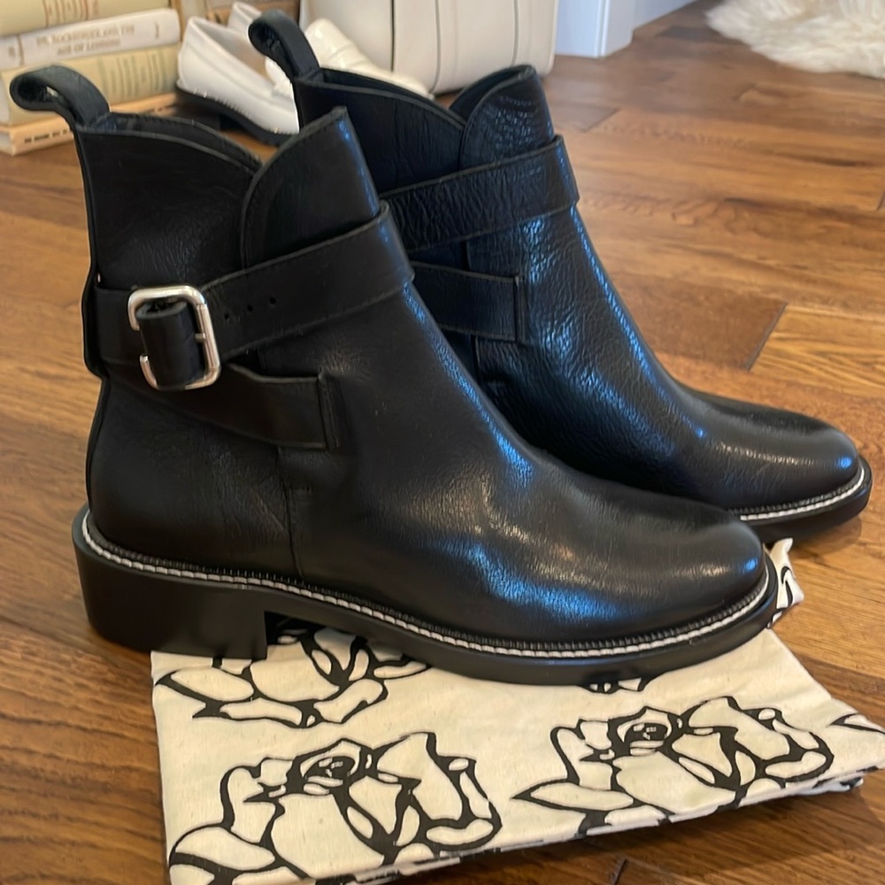 Freda Salvador Boots NWOT